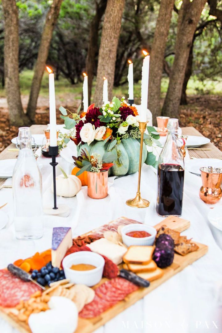 Backyard Thanksgiving Table Decorating