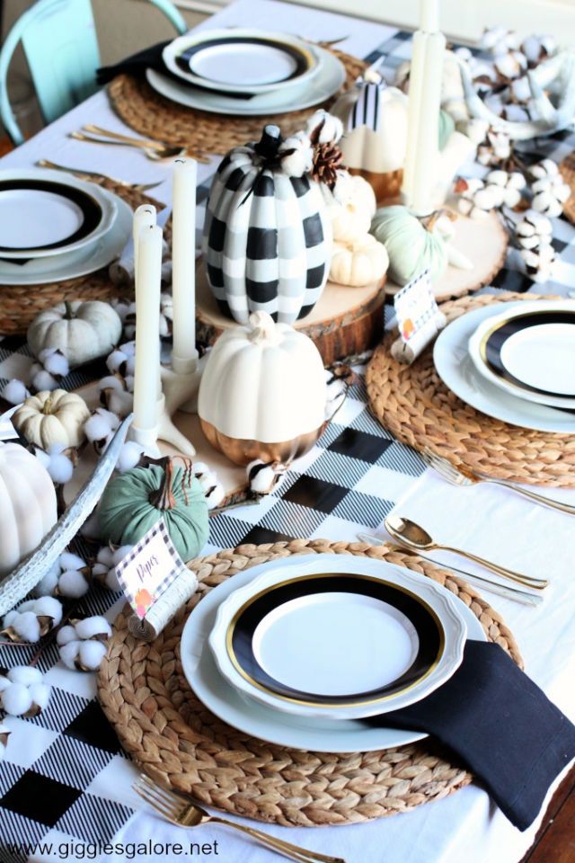 Buffalo Plaid Thanksgiving Table Setting