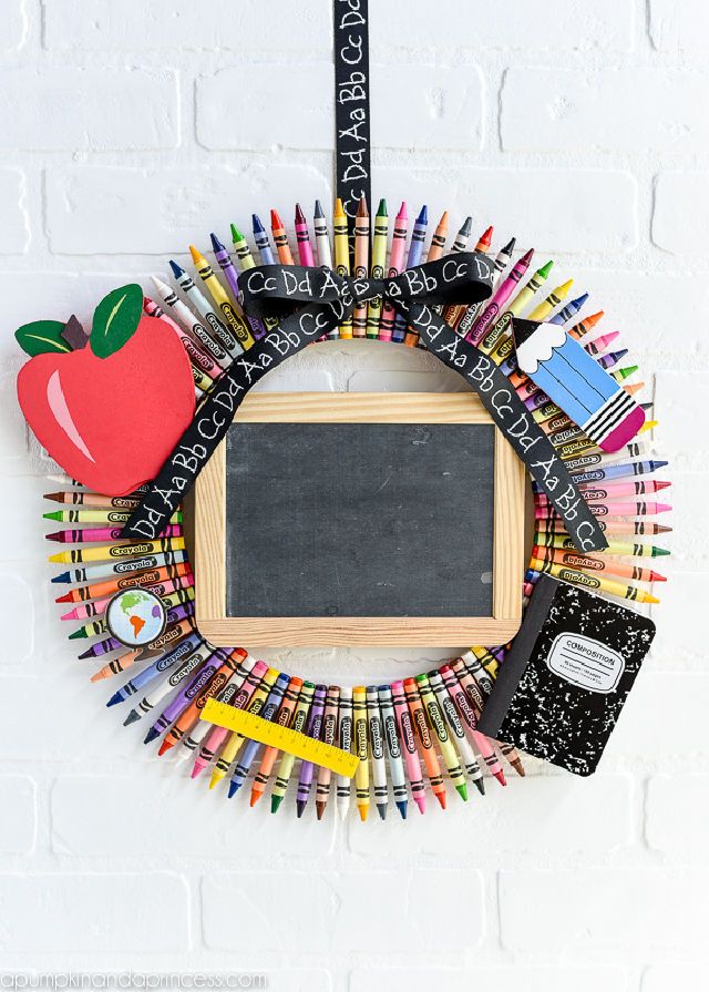Chalkboard Crayon Wreath for Teacher