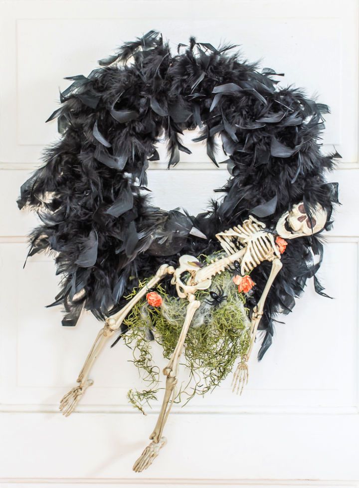 Creepy Halloween Wreath Step by Step Instructions