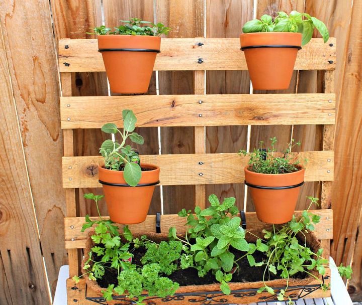 DIY Pallet Herb Garden