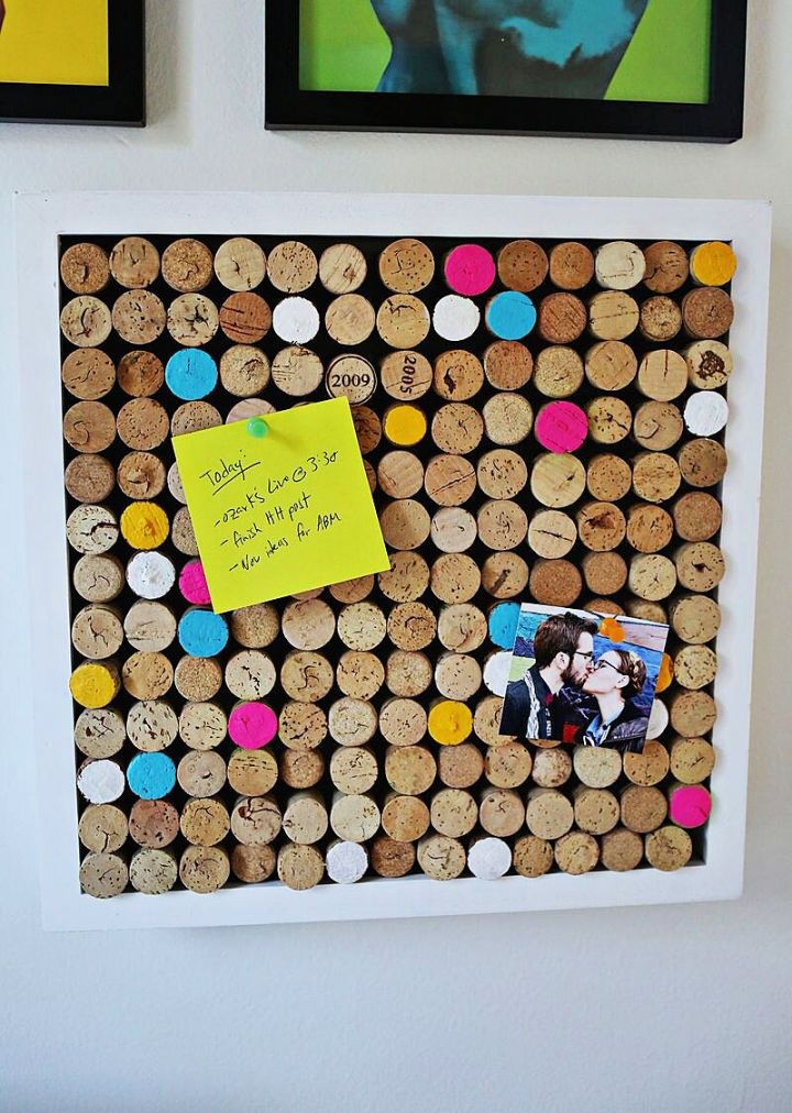 DIY Wine Cork Bulletin Board