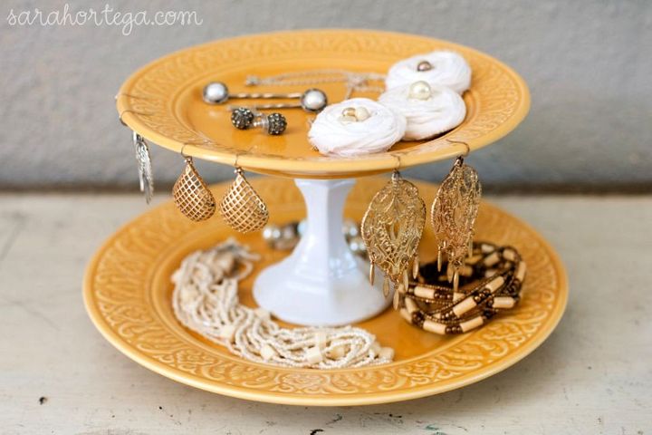 Dishes As Vintage Jewelry Organizer