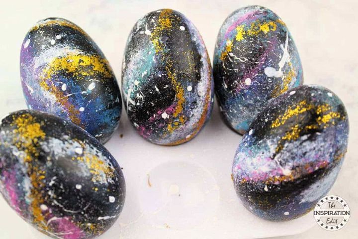Easy DIY Galaxy Egg Painting