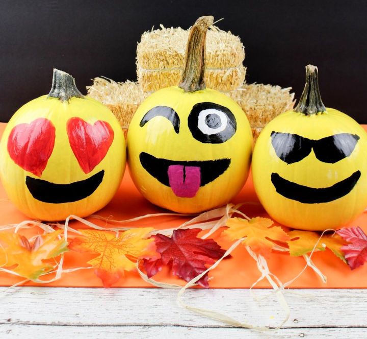 Pretty Emoji Pumpkins Painting