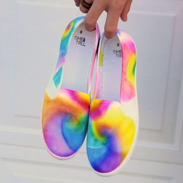 Rainbow Tie Dye Shoes Using Sharpies