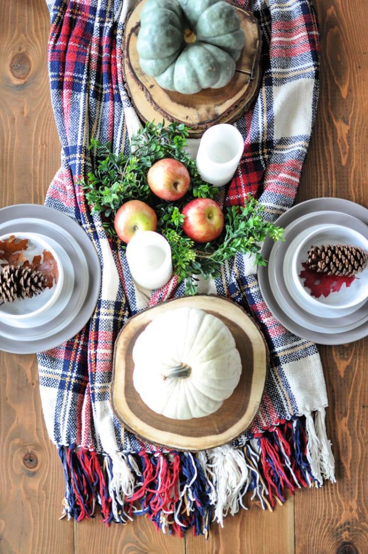 Simple Cozy Thanksgiving Table Arrangements