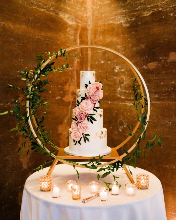 Stunningly Beautiful Wedding Cake Table